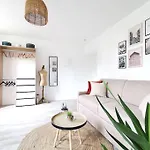 L'authentique *studio *parking Prive* *wifi*calme Apartment